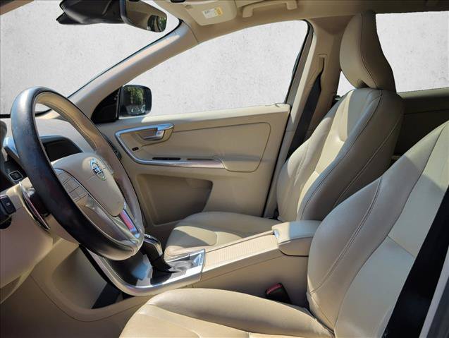 Used 2015 Volvo XC60 T6 w/ Proximity Package FWD image 10