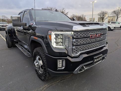 Used 2023 GMC Sierra 3500 Denali image 2