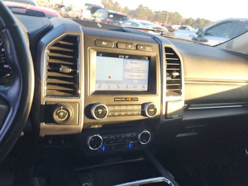 Used 2018 Ford Expedition Platinum image 16