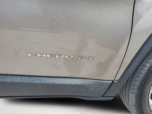 Used 2021 Jeep Cherokee Latitude Plus FWD image 5