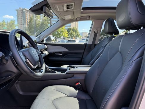 Used 2024 Toyota Grand Highlander Platinum image 18