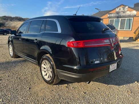 Used 2017 Lincoln MKT AWD image 3