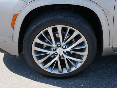Used 2025 Buick Enclave Avenir w/ Super Cruise Package AWD/4WD image 7