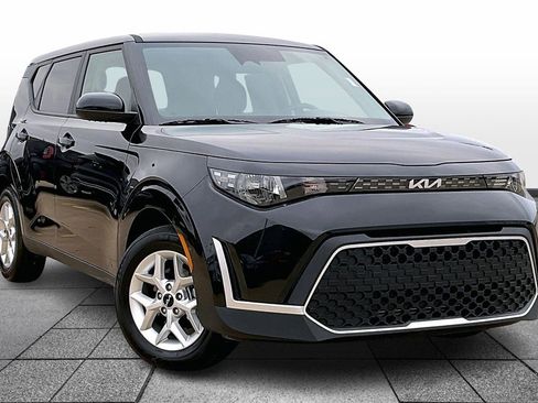 Certified 2025 Kia Soul LX w/ LX Technology Package image 2