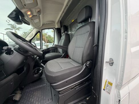 Used 2024 RAM ProMaster 2500 w/ Safety Group FWD image 18