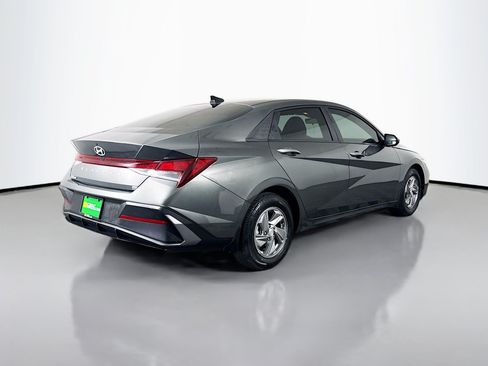 Used 2025 Hyundai Elantra SE FWD image 10