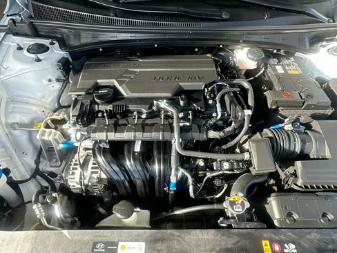 Used 2026 Hyundai Elantra SE FWD image 12