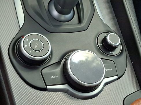 Used 2017 Alfa Romeo Giulia Ti w/ TI 19" Sport Package image 23