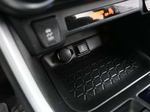Certified 2021 Toyota RAV4 LE AWD/4WD image 23