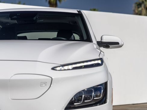 Used 2023 Hyundai Kona Limited w/ Cargo Package FWD image 5