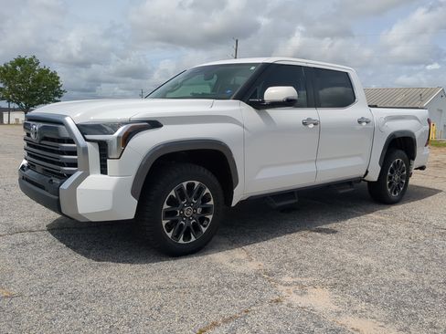 Used 2024 Toyota Tundra Limited AWD/4WD image 6