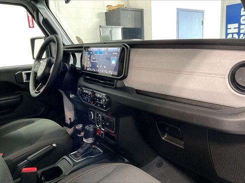 Used 2024 Jeep Wrangler Unlimited AWD/4WD image 14