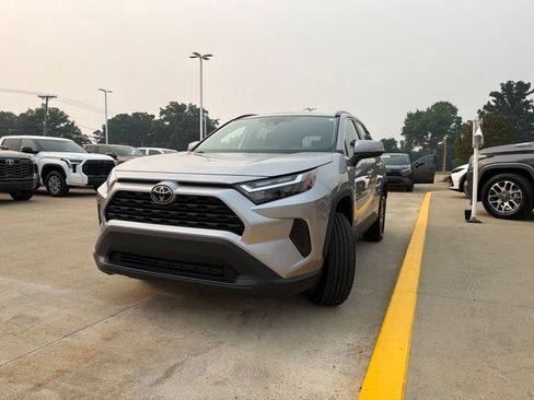 Used 2024 Toyota RAV4 XLE w/ Convenience Package FWD image 2