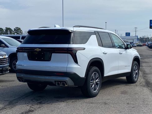 New 2026 Chevrolet Traverse LT w/ Driver Confidence Package FWD image 3