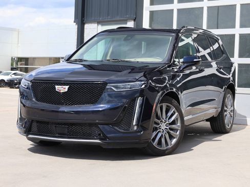 Used 2021 Cadillac XT6 Sport w/ Platinum Package AWD/4WD image 3