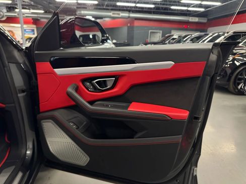 Used 2019 Lamborghini Urus Sport Utility 4D image 29
