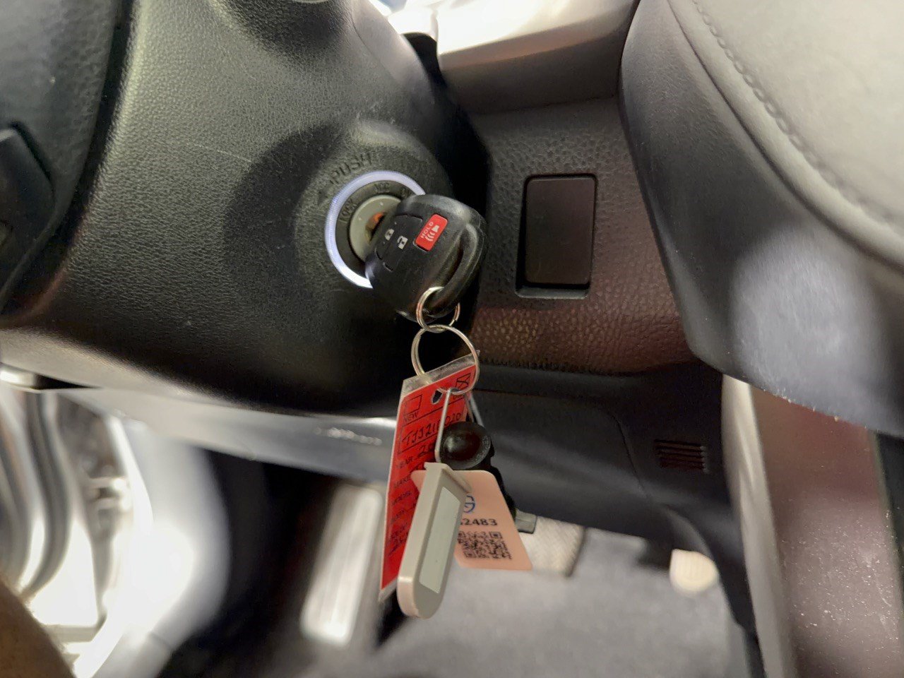Used 2018 Toyota RAV4 LE w/ Carpet Mat Package AWD/4WD image 20