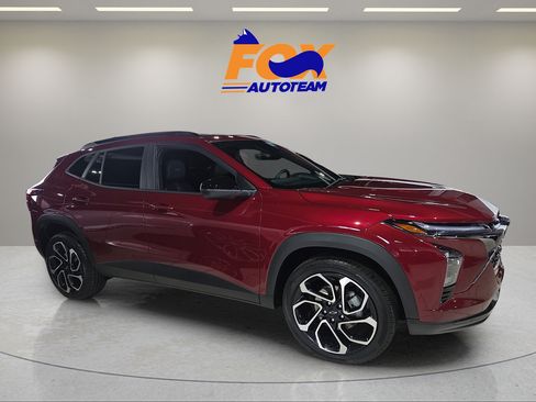 Used 2025 Chevrolet Trax RS w/ Sunroof Package FWD image 4