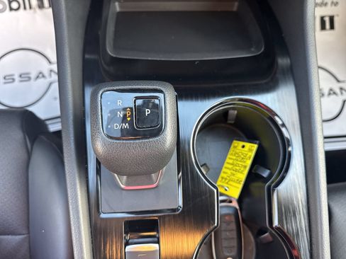 Used 2024 Nissan Rogue SV w/ SV Premium Package FWD image 19