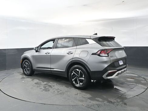 Used 2023 Kia Sportage LX image 3