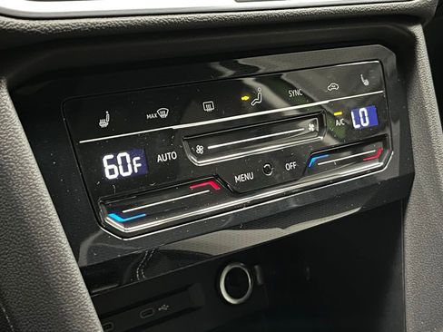 New 2025 Volkswagen Taos SE image 11