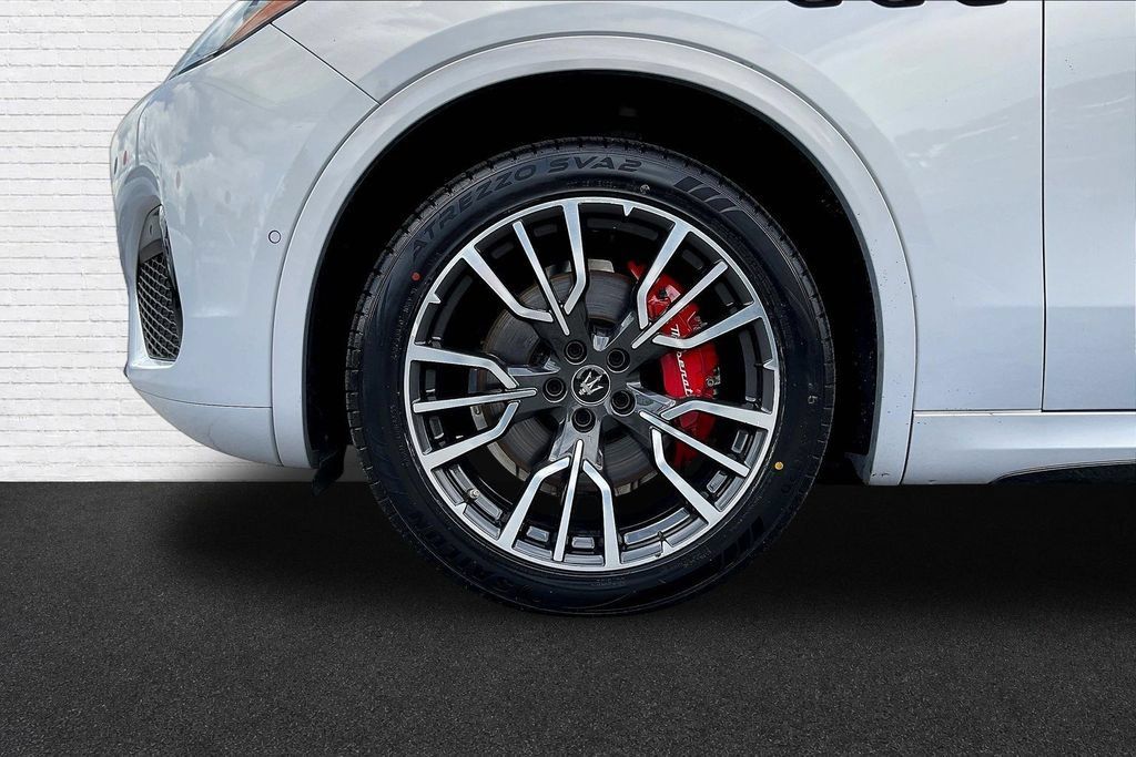 Used 2023 Maserati Grecale Modena AWD/4WD image 33