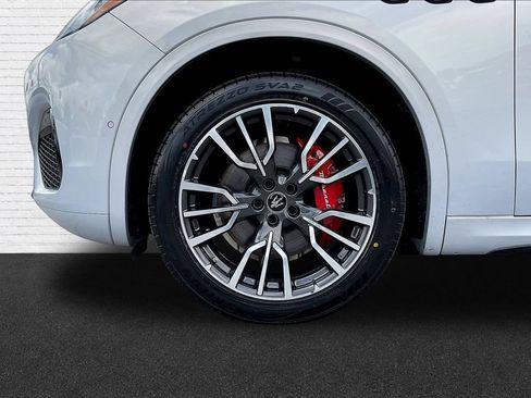 Used 2023 Maserati Grecale Modena AWD/4WD image 33