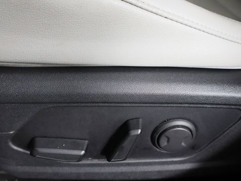 Used 2023 Hyundai Elantra Limited image 23