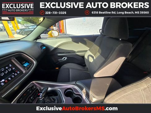 Used 2018 Dodge Challenger SXT w/ Blacktop Package image 29