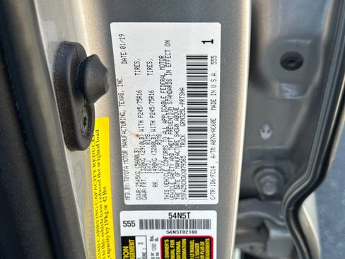 Used 2019 Toyota Tacoma SR5 RWD image 5