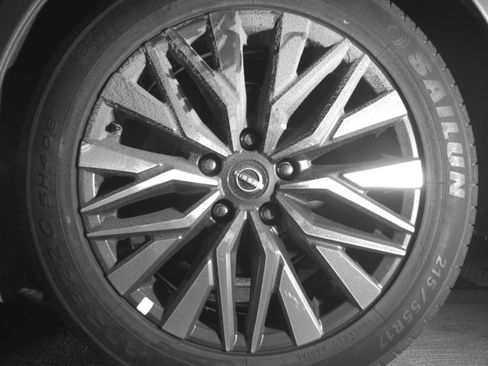 Used 2025 Nissan Altima 2.5 SV FWD image 17
