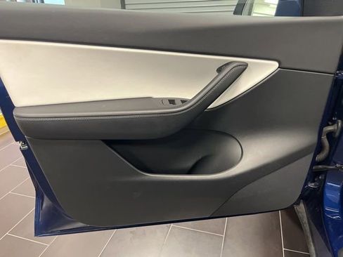 Used 2022 Tesla Model Y Long Range image 9