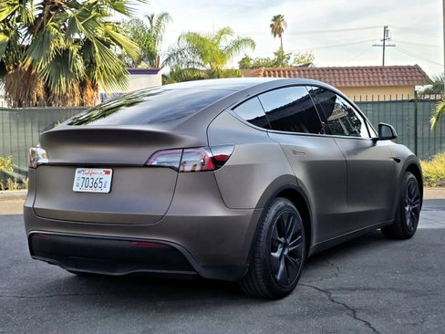 Used 2024 Tesla Model Y Long Range RWD image 4