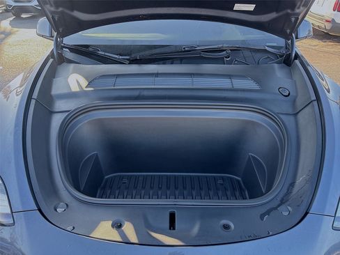 Used 2023 Tesla Model Y Long Range image 32