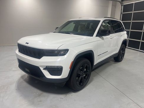 New 2025 Jeep Grand Cherokee Limited w/ Black Appearance Package image 3