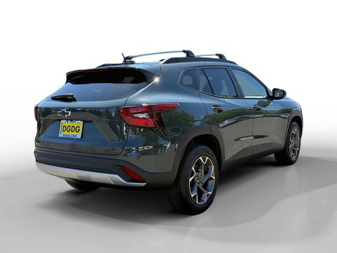 New 2026 Chevrolet Trax LT w/ Driver Confidence Package FWD image 5