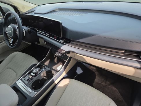 New 2026 Kia Carnival EX FWD image 21