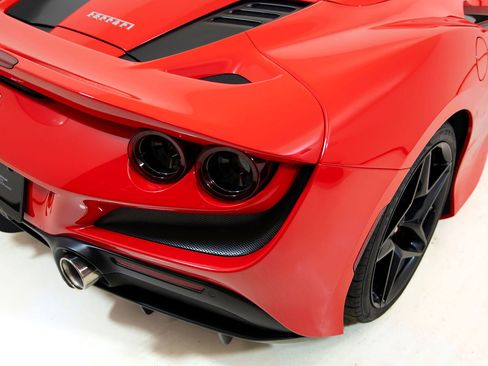 Certified 2021 Ferrari F8 Tributo image 33