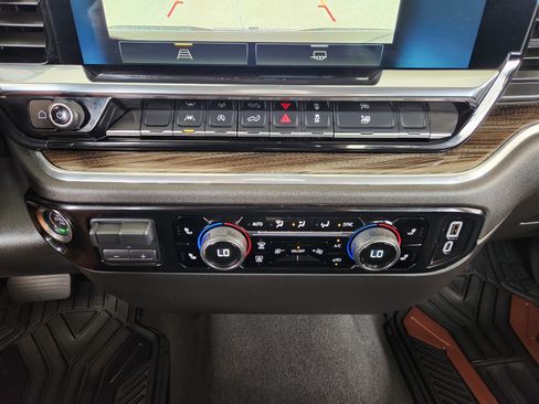 Certified 2025 Chevrolet Silverado 1500 LT AWD/4WD image 19