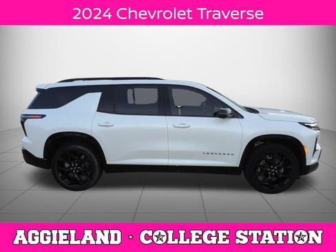 Used 2024 Chevrolet Traverse RS w/ LPO, Floor Liner Package FWD image 2