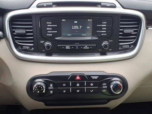 Used 2017 Kia Sorento AWD image 6