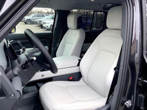 New 2026 Land Rover Defender 110 X-Dynamic SE image 9