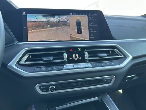 Used 2022 BMW X5 xDrive40i w/ Executive Package image 32