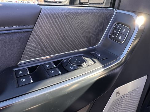 Used 2025 Ford F250 Platinum w/ Tremor Off-Road Package image 18