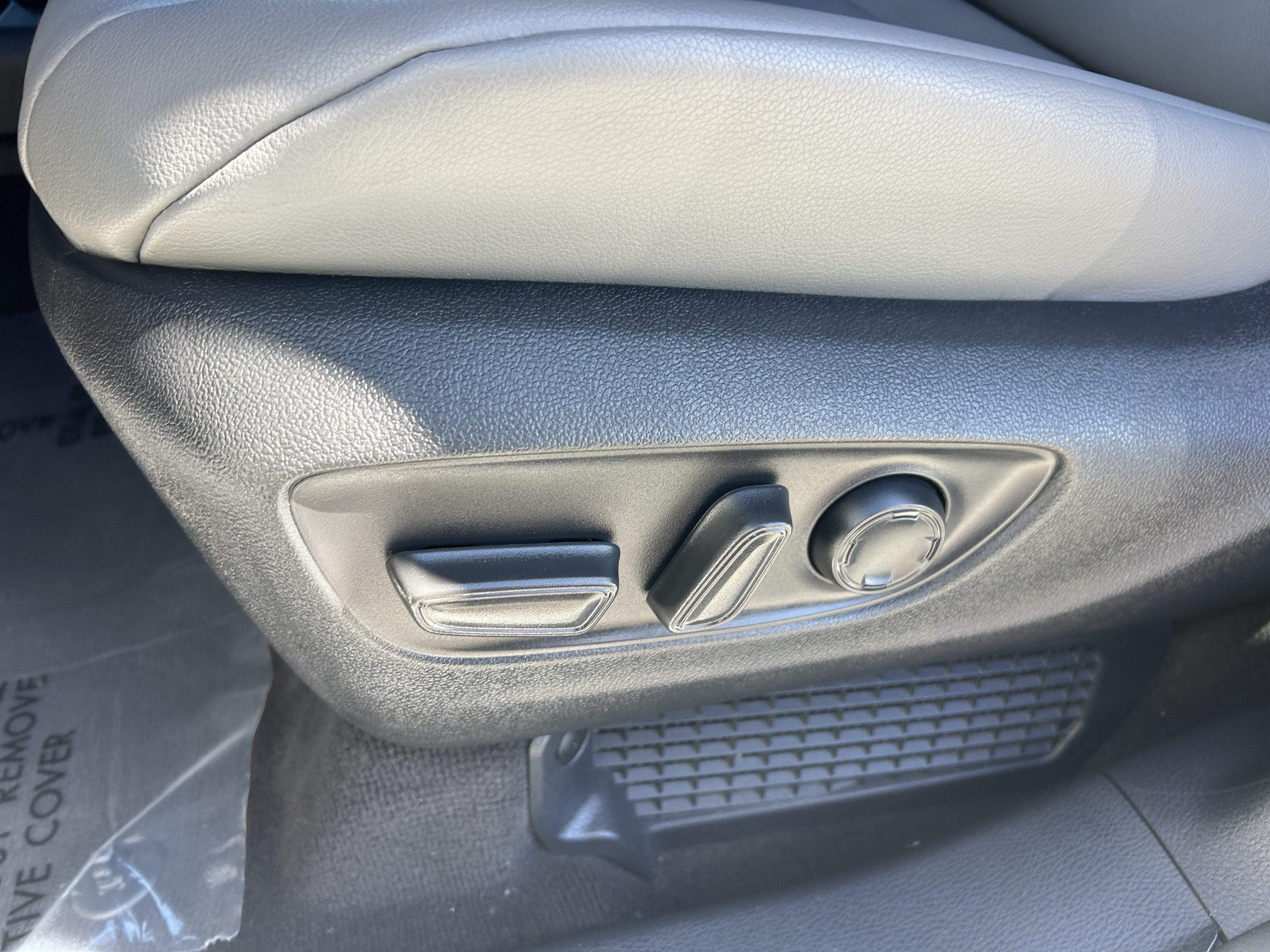 Certified 2025 Toyota Sienna XLE FWD image 17