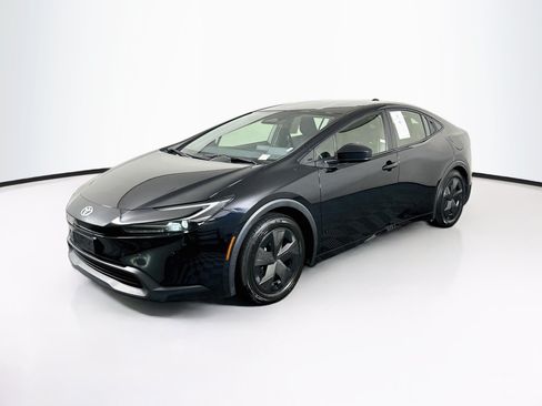 Used 2024 Toyota Prius LE FWD image 3
