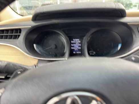 Used 2015 Toyota Avalon XLE image 9