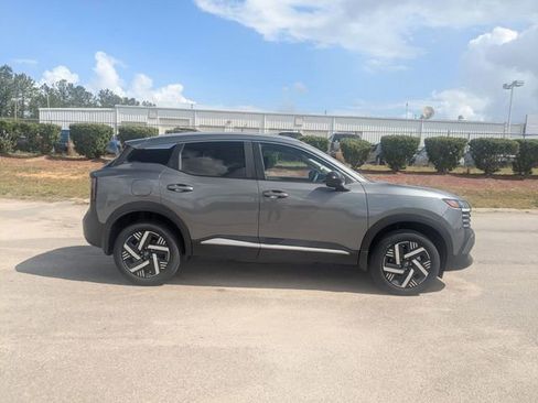 New 2026 Nissan Kicks SV w/ SV Premium Package FWD image 2