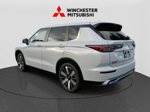 New 2025 Mitsubishi Outlander SE image 7