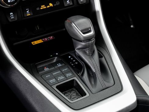 Used 2025 Toyota RAV4 XLE Premium image 19